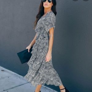 NWOT Calvin Klein chiffon Paisley dress size 6